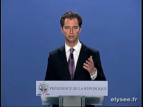 David Martinon répond des journalistes français et étrangers