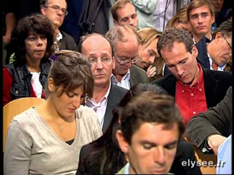 David Martinon répond des journalistes français et étrangers