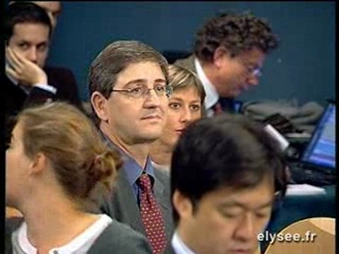 David Martinon répond des journalistes français et étrangers