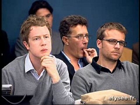 David Martinon répond des journalistes français et étrangers