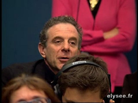 David Martinon répond des journalistes français et étrangers