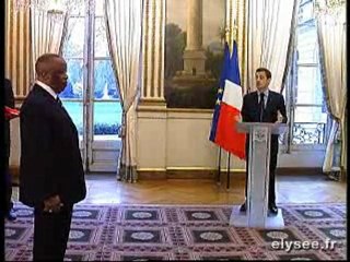 Remise de la Grand Croix de la LH à M. Festus MOGAE