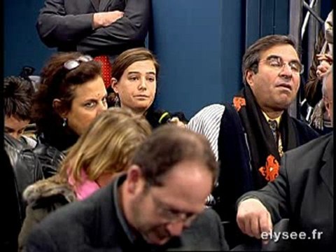 David Martinon répond aux journalistes français et étrangers