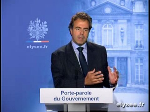 Luc CHATEL répond aux journalistes français et étrangers