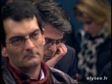 Luc CHATEL répond aux journalistes français et étrangers