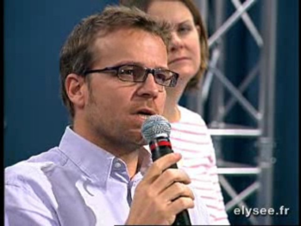 Luc Châtel aux journalistes français et étrangers