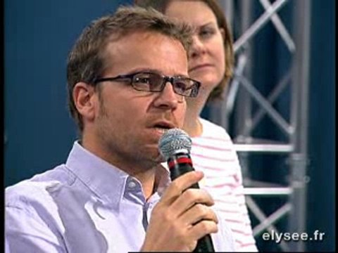 Luc Châtel aux journalistes français et étrangers