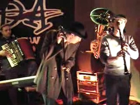 LE BAL DES TREPASSES : Le train de 6h31