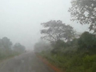 La route vers Boali un beau dimanche matin.