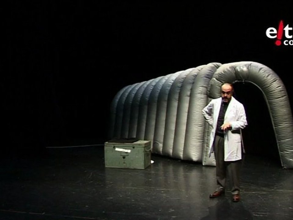 Einstein, de Ados teatroa. EiTB Kultura