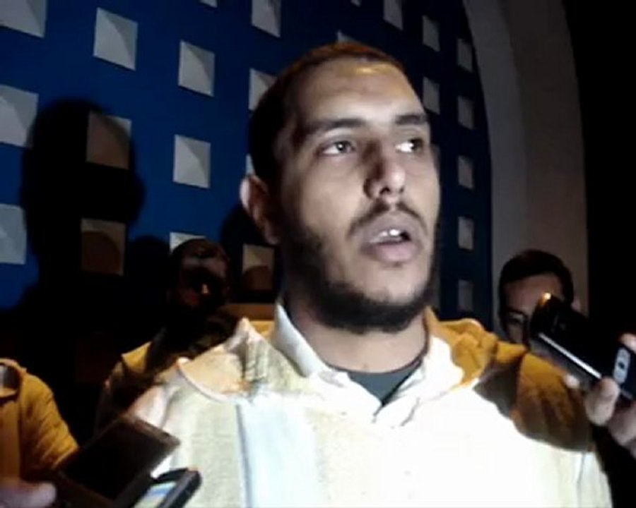 أول تصريح صحفي للمدون حزام البشير بعد خروجه من السجن