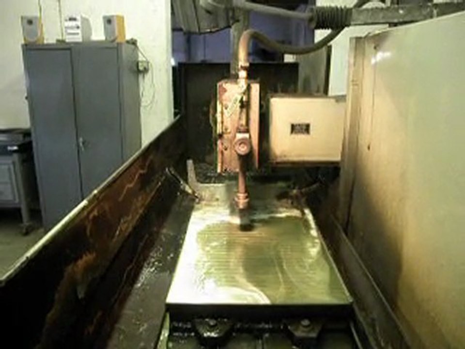 Slitting blades for cellophane overwrap machines