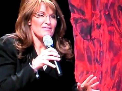 Sarah Palin READS CHEAT NOTES on her HAND