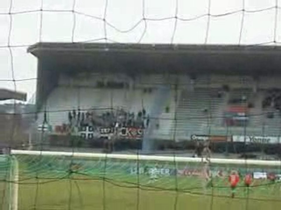 Auxerre-Stade Rennais 14/02/10 Quand la tribune se met à Cha