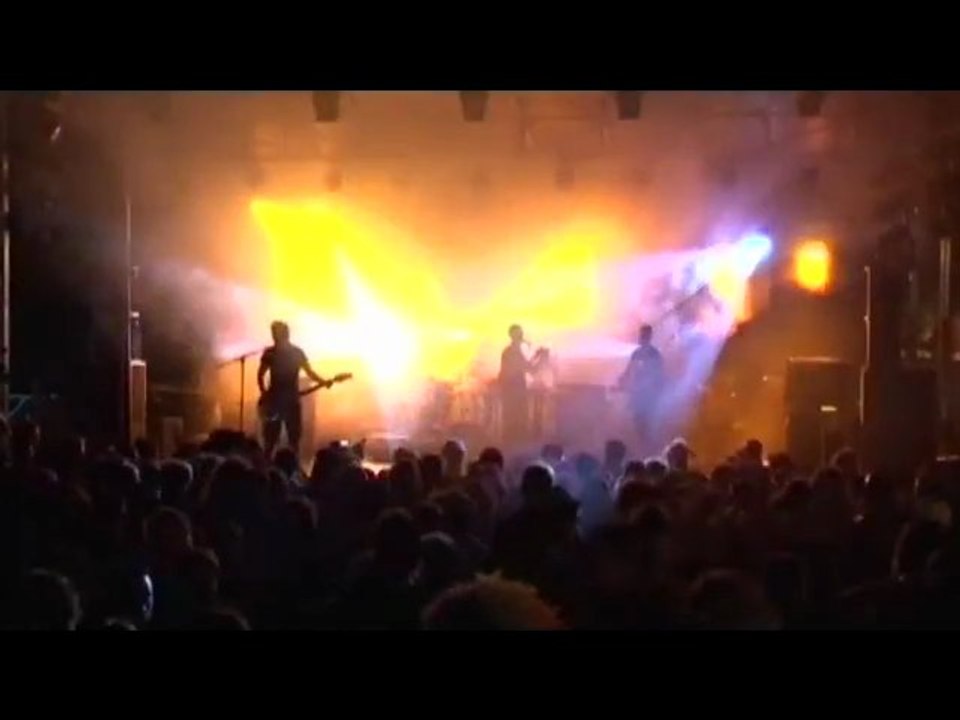 FUMUJ EN LIVE / FESTIVAL LE CHIEN A PLUMES 2009