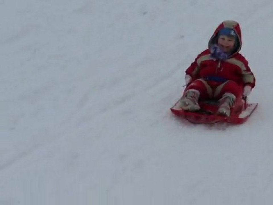 Erin fait de la luge