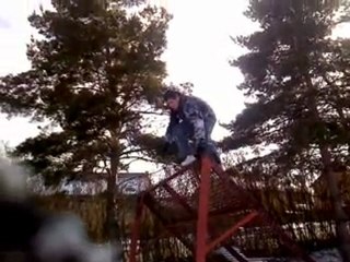 jo rentre le salto 3m   en cadeau un genou esquinter