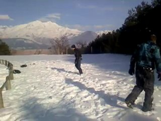 poup et zouz tente plusieurs salto