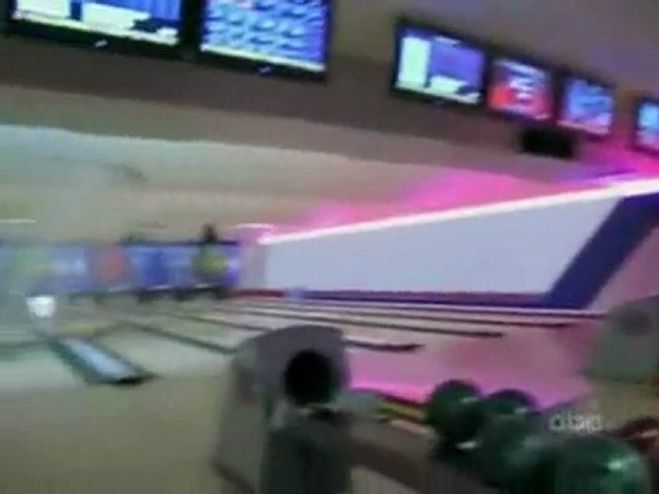 Uneblondeaubowling2