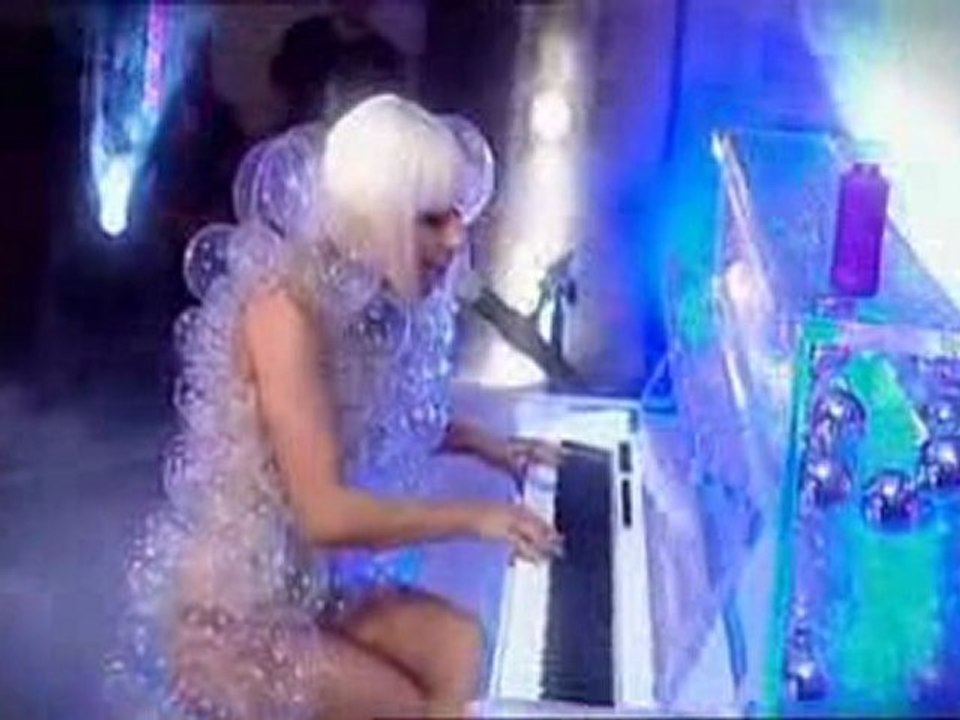 Lady Gaga live at chapel australia 2010 Paparazzi accoustic
