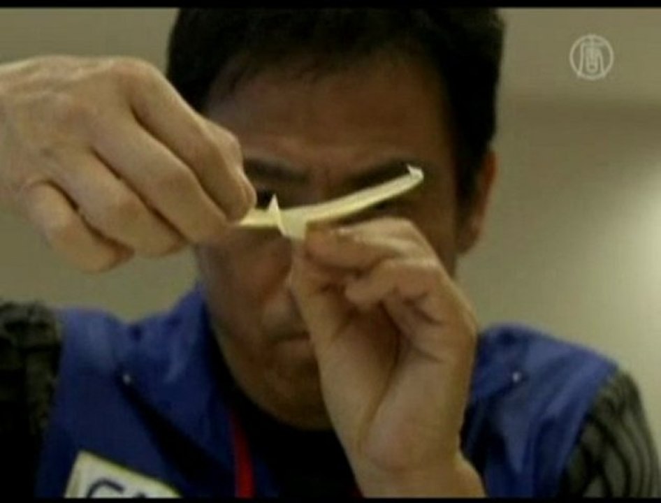 World Paper Airplane Flying Champion Fails Record Attempt