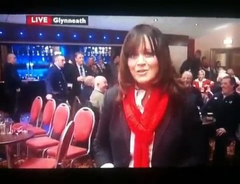 Sous le kilt écossais...