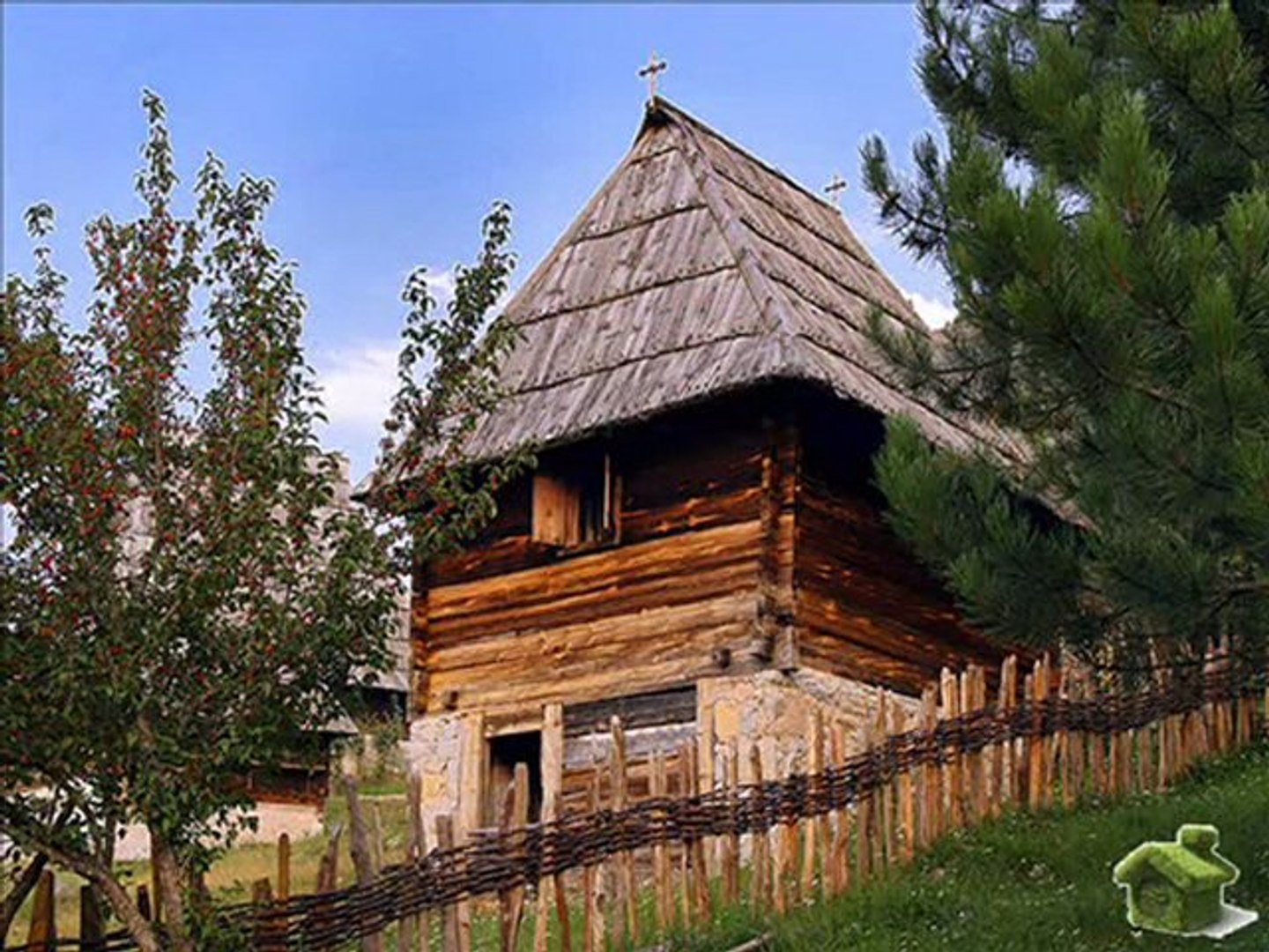 ⁣Stare srpske kuće svedoci prošlosti i nemara