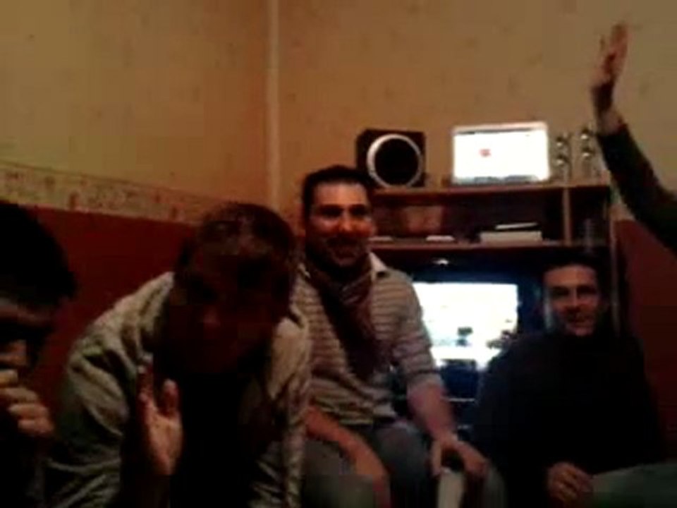 Je tape d'un doigt.....pour la fille à Mickey