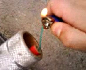 popcorn production n°1: petard dand la cale d'un velo