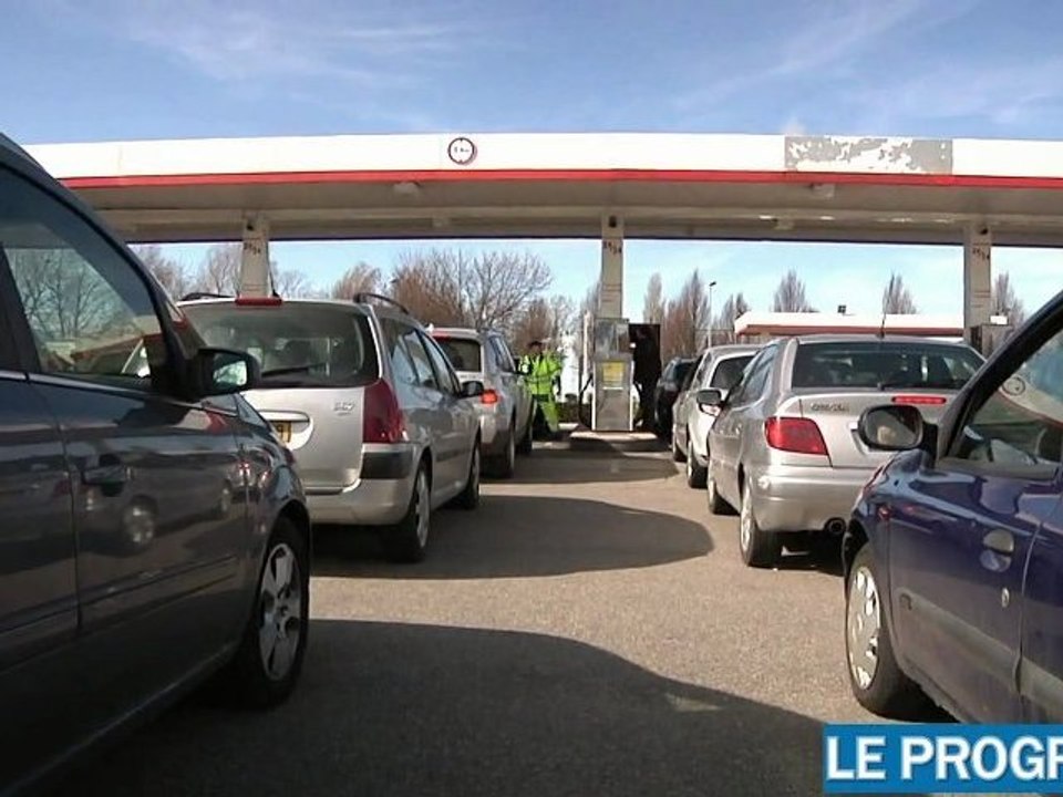 Raffineries Total en grève :  panne d'essence à la pompe