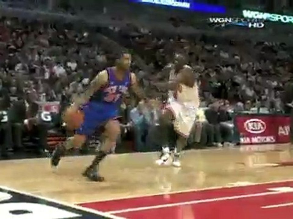 Chandler finishes with a reverse dunk on this baseline drive