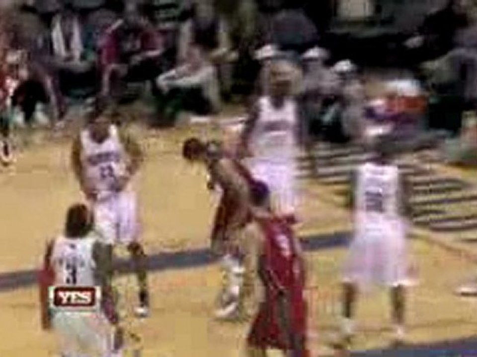 Devin Harris drives then throws this pass over the top of th