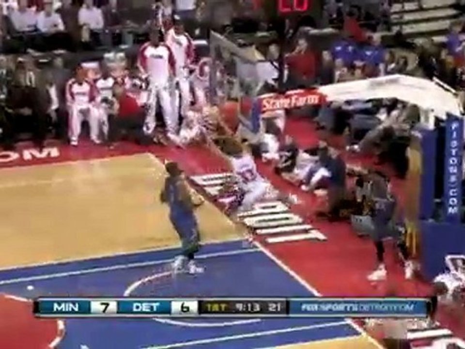 Richard Hamilton finds Jonas Jerebko in the lane.