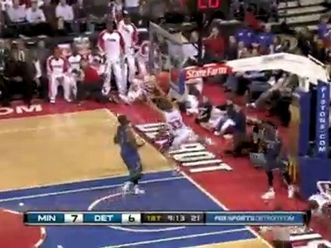 Richard Hamilton finds Jonas Jerebko in the lane.