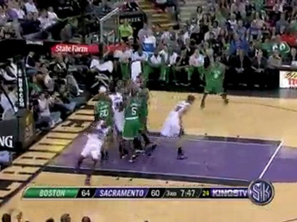 Tyreke Evans somehow finds his way to the rim and gets the d