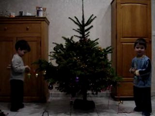 On décore le sapin!