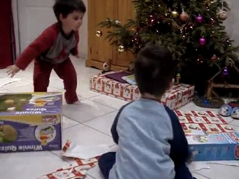 Découverte des cadeaux le matin de Noël!!!