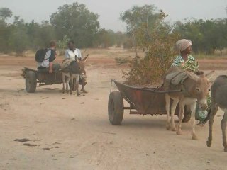 Le journaliste Raphaël Grand en reportage au Burkina Faso