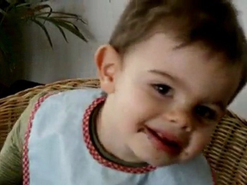 Noam qui fait le clown