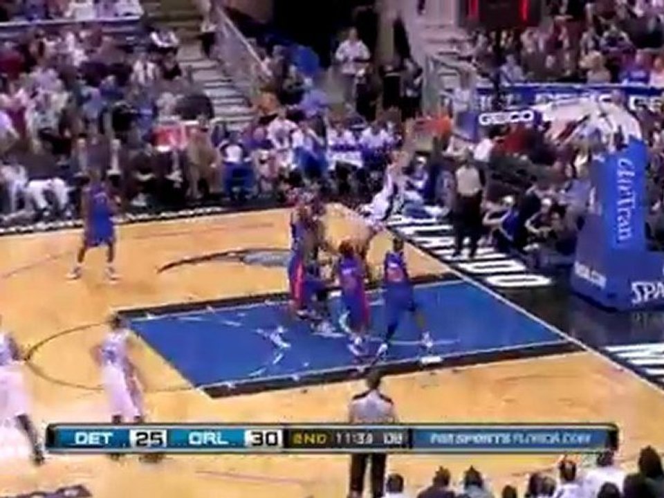 Ryan Anderson drives to the bucket and finishes with a two-h