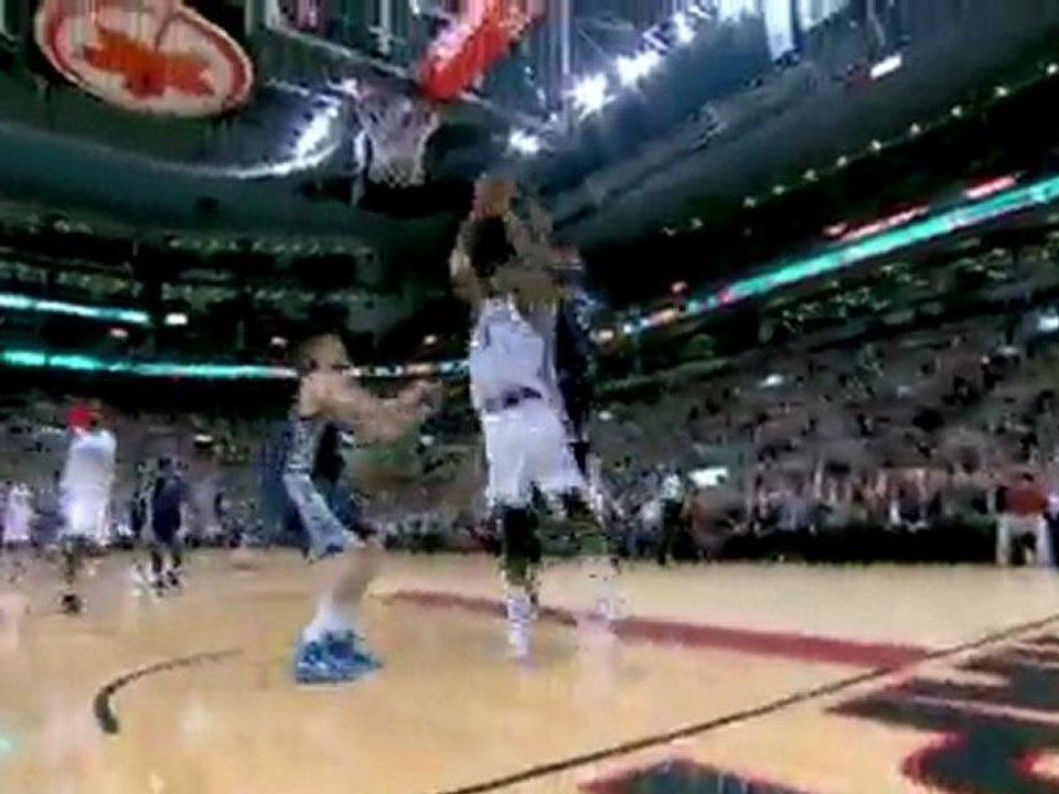 Jose Calderon hits Chris Bosh with a half-court pass underne