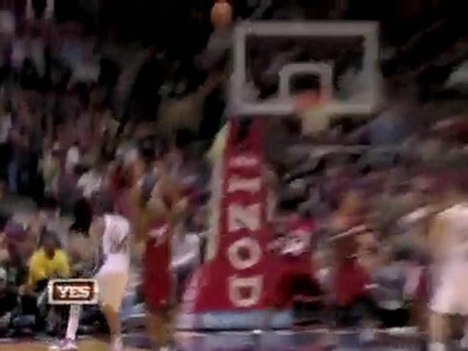 Brook Lopez throws down the alley-oop from Devin Harris.
