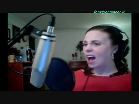 Laura sings the Diva Dance from the Fifth Element (AC3)