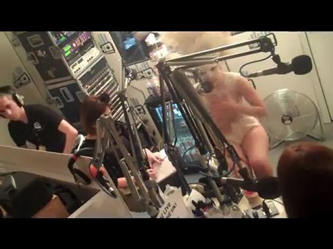 Lady GaGa-BRITs Awards 2010(Backstage Interview)