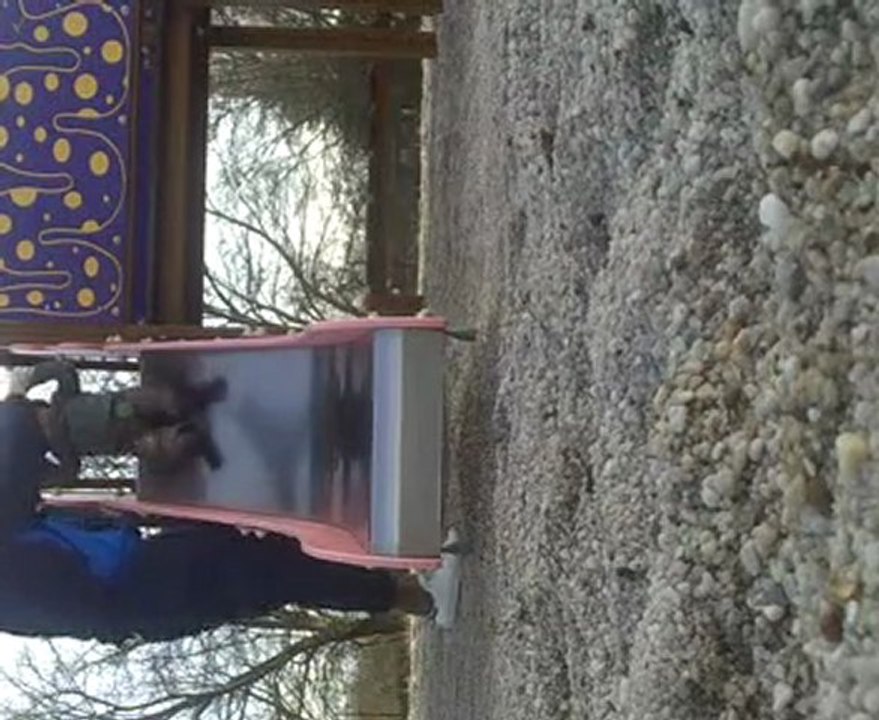 meme pas peur sur le tobogan des grands a caupian...