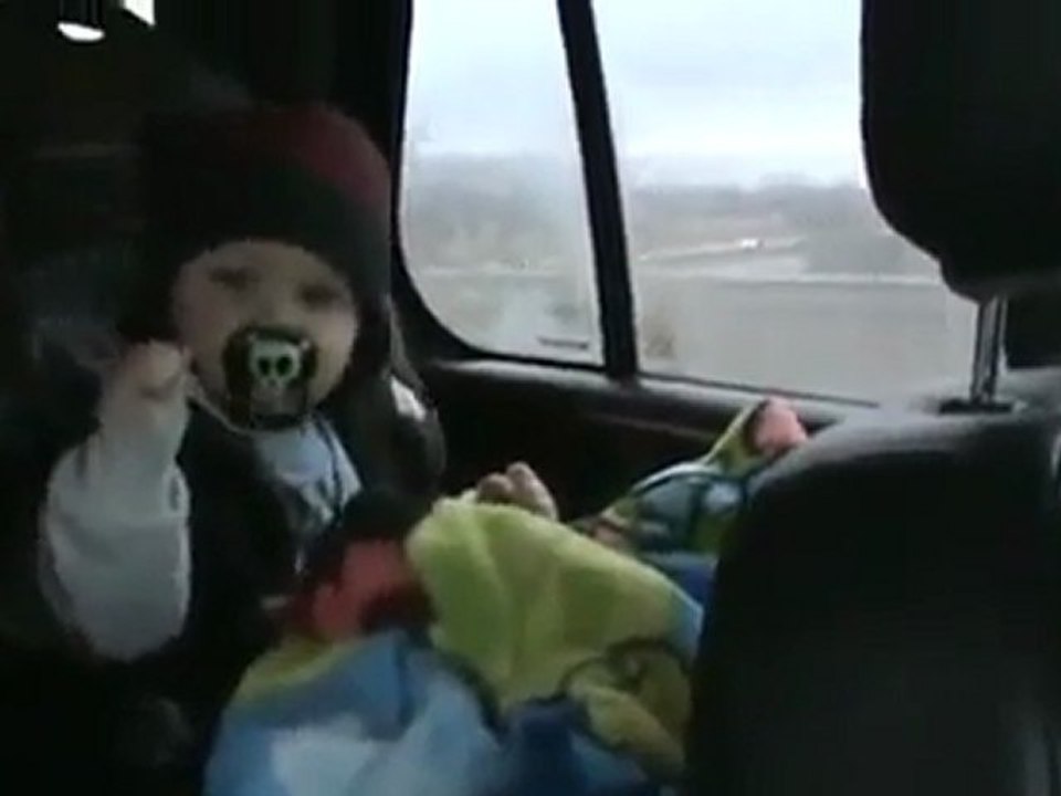 Un bébé hard rock !