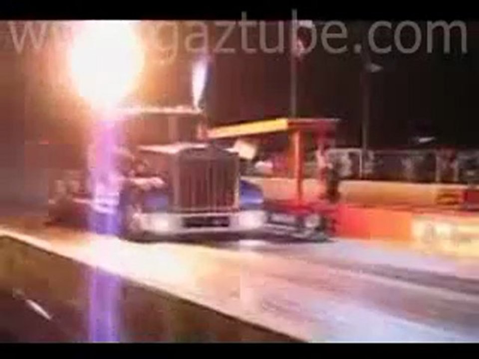 Uçak Motorlu Tır Videosu İzle (  Çok İlginç Görüntü )