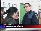 Une prof claque un policier