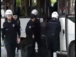 İzmir'de TÖP ve SDP üyelerine polis şiddeti