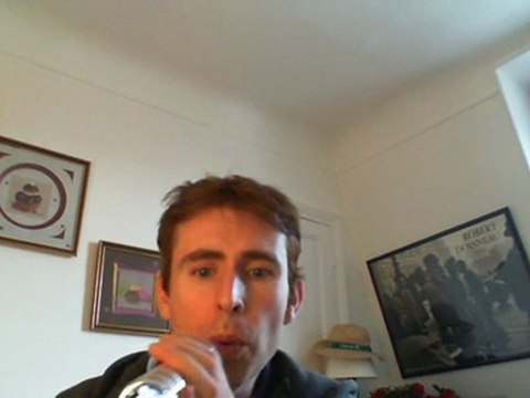 Wiwi égratigne Elle disait de Nicolas Peyrac